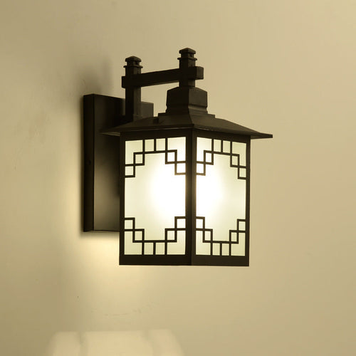 Traditional exterior weatherproof garden light