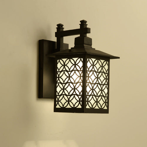 Traditional exterior weatherproof garden light